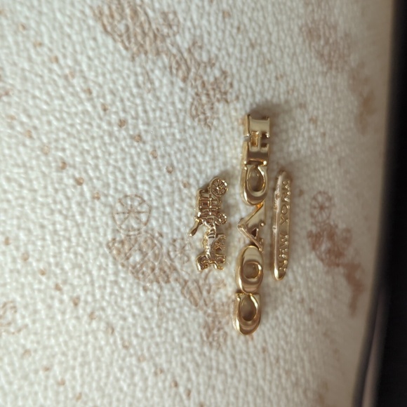 Coach Horse And Carriage Handbag - Picture 3 of 8